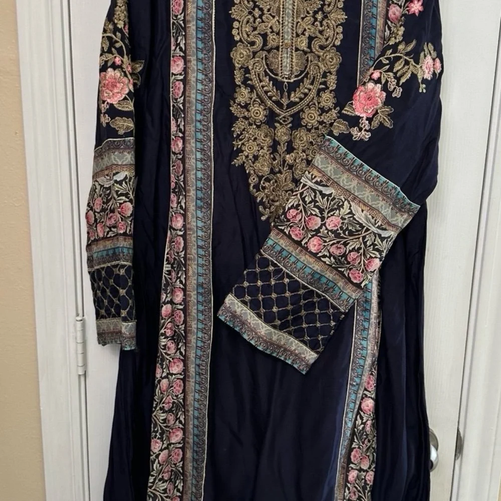 Pakistani Indian Desi Outfit Navy Embroidered pakistani silk dress - Picture 2 of 6